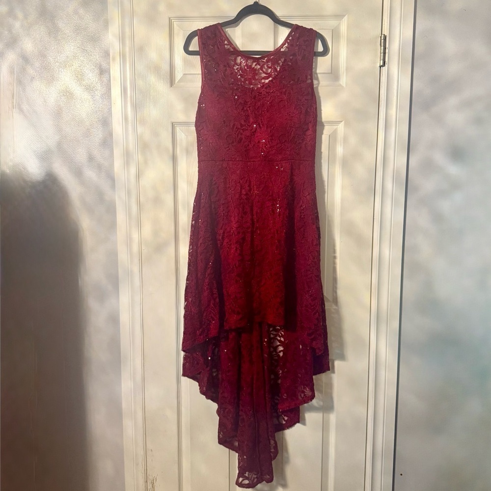 🌻EUC Suzy Shier Wine High Low Lace Dress
